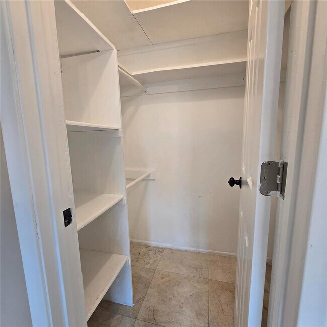 Building Photo - 2301 NE 14th Street Causeway