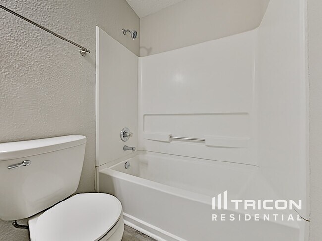 Building Photo - 9635 Gull Lake Dr