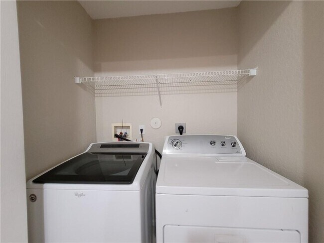 Building Photo - 4723 SW 14th St