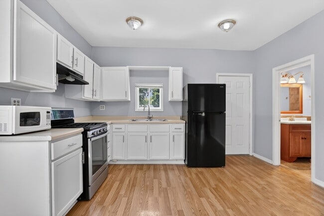 Building Photo - 241 S Highland Dr
