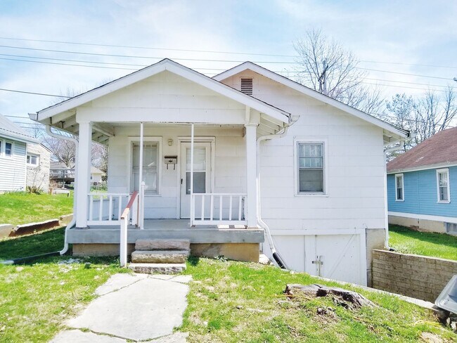 Primary Photo - 207 S Clark St