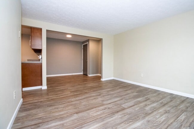 Building Photo - One Bedroom Apartment