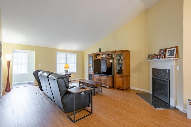 Building Photo - 4 Myopia Ln