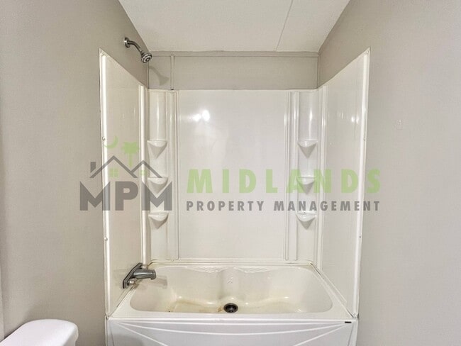 Building Photo - 323 Tabor Dr