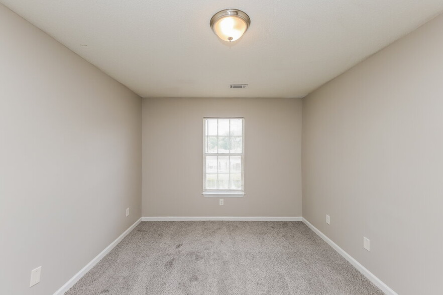 Building Photo - 3517 Ten Oaks Cir