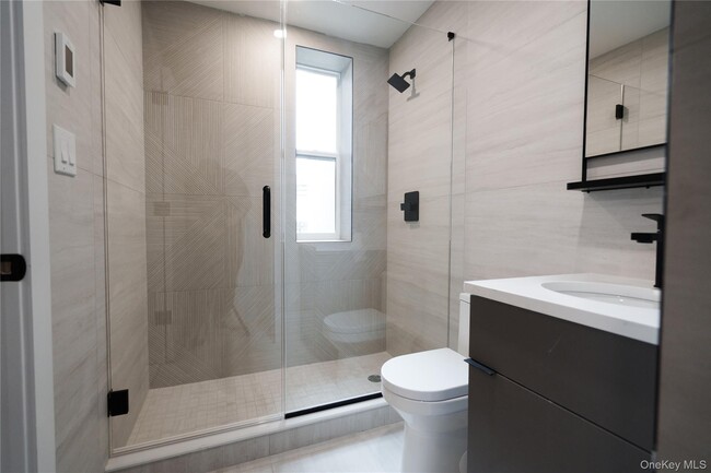 Building Photo - 1-31P W Broadway