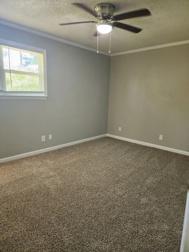 Building Photo - 1336 Whitfield Park Dr