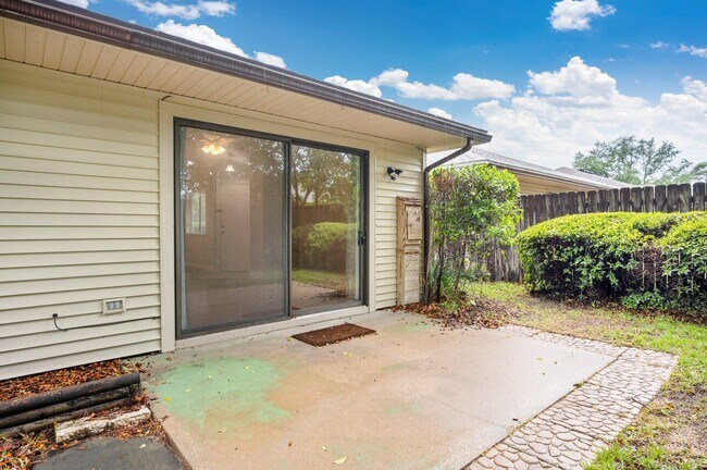 Building Photo - 2901 Alpine Pl
