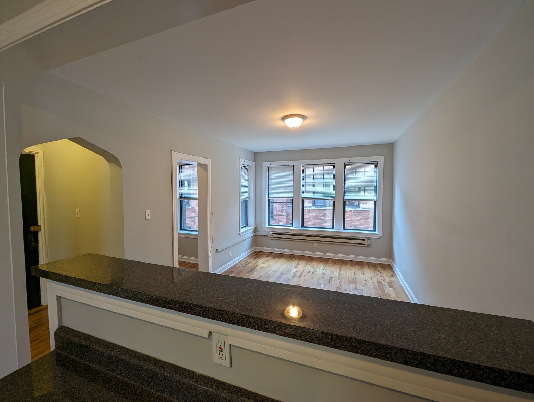 Building Photo - 4409 N Wolcott Ave
