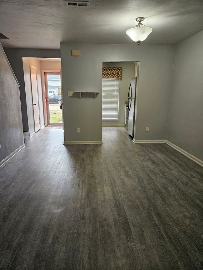 Building Photo - Updated Two Bedroom Towne Home in Churchland