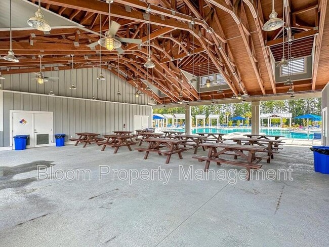 Building Photo - 502 Lk Rdg Blvd
