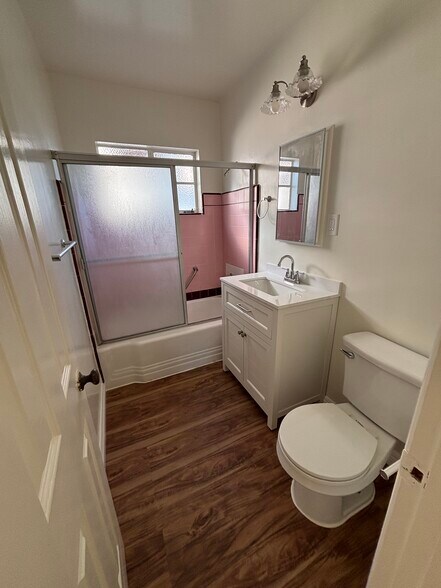 Building Photo - 4616 Kingswell Ave