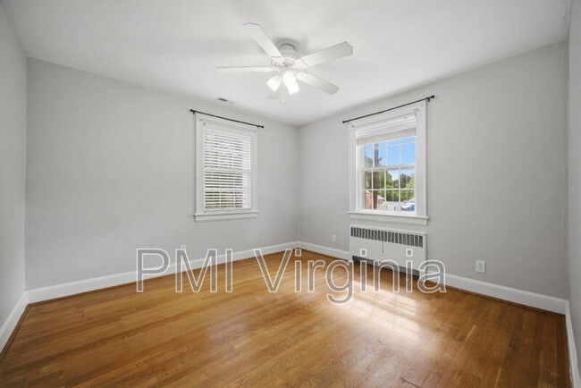 Building Photo - 400 Kemp Ln