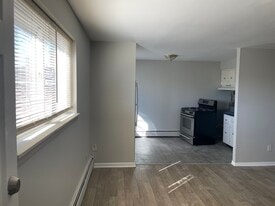 Building Photo - 4818 Unruh Ave