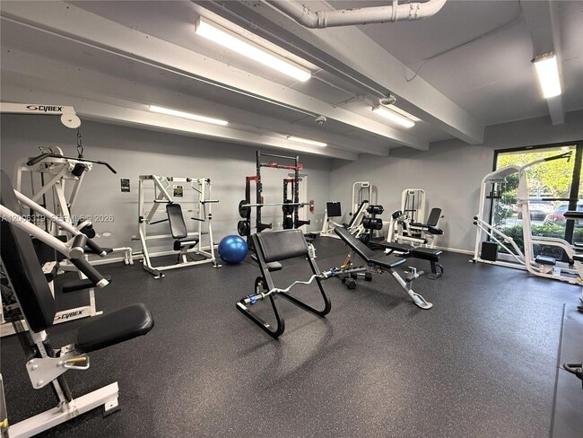 Building Photo - 9301 SW 92nd Ave