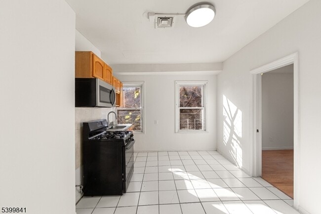 Building Photo - 84 Washington Pl