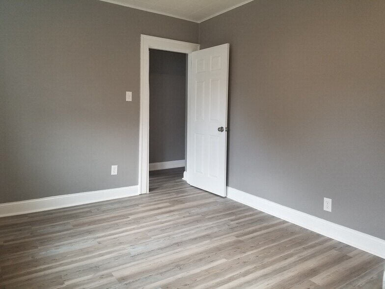 Master Bedroom - 2715 Center St