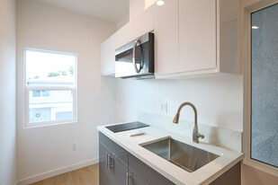 Building Photo - 2225 Bonita Ct