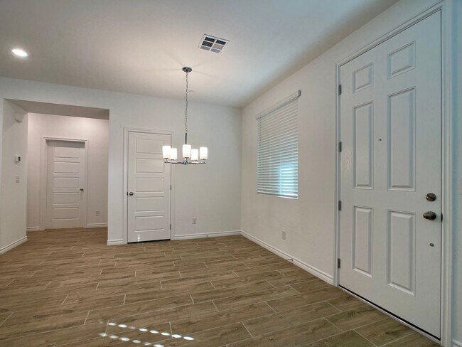 Building Photo - LOVELY TOWNHOUSE FOR RENT - GATED 3 BED 3 ...
