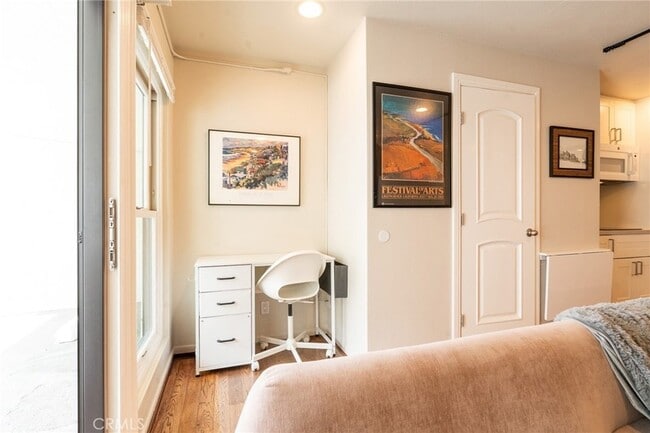 Building Photo - 327 3rd St