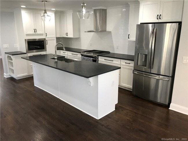 Building Photo - 76 East Ave