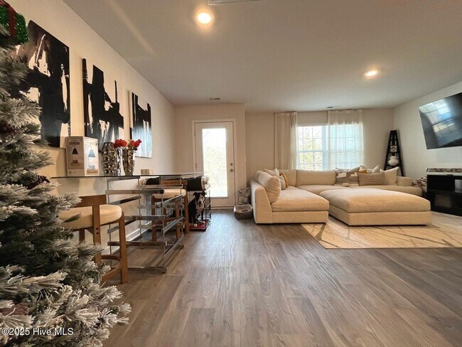 Building Photo - 2705 Gracie Ln