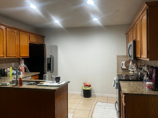 Building Photo - 1702 2nd Ave E