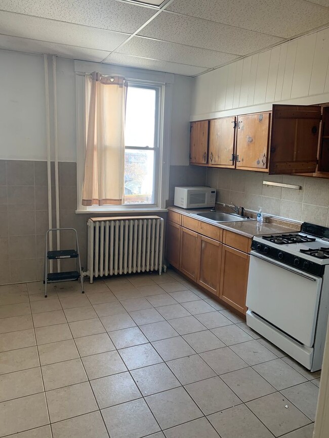 Building Photo - For Rent: Charming Retreat on Falls Rd