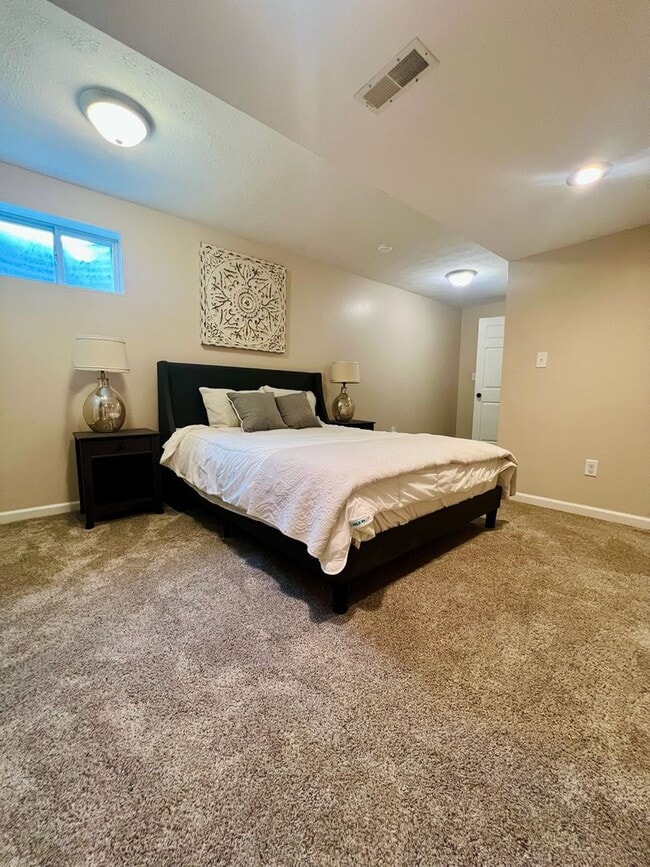 Building Photo - Beautiful 4 Bedroom Home in a Cul-De-Sac