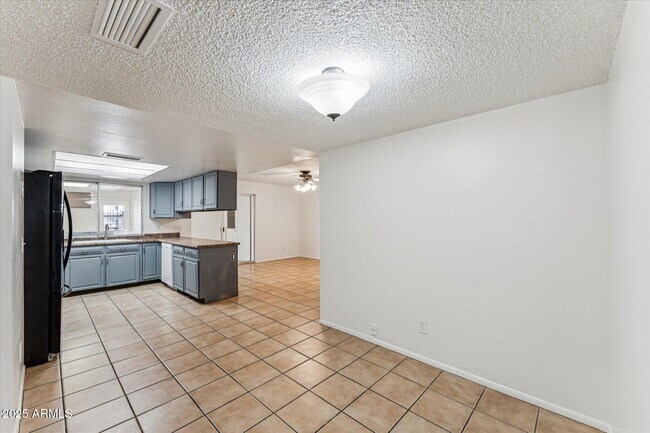 Building Photo - 516 N Hobson Plaza