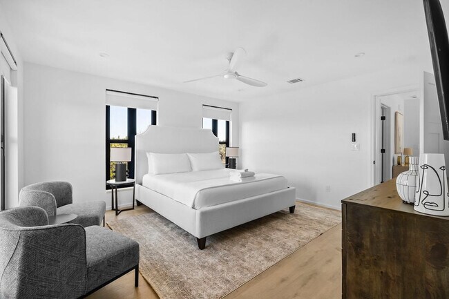 Building Photo - 2701 Bumble Bee Dr