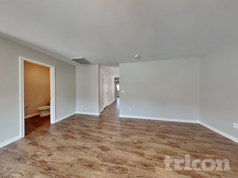 Building Photo - 452 Victory Ln