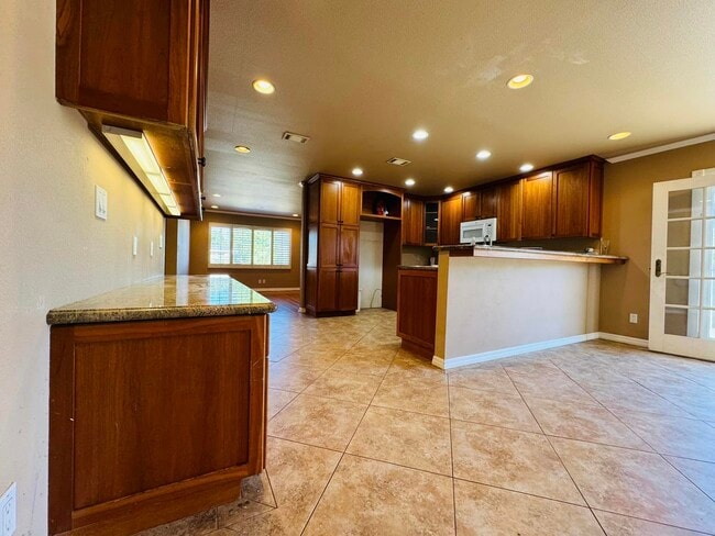 Building Photo - 227 N Aladdin Dr