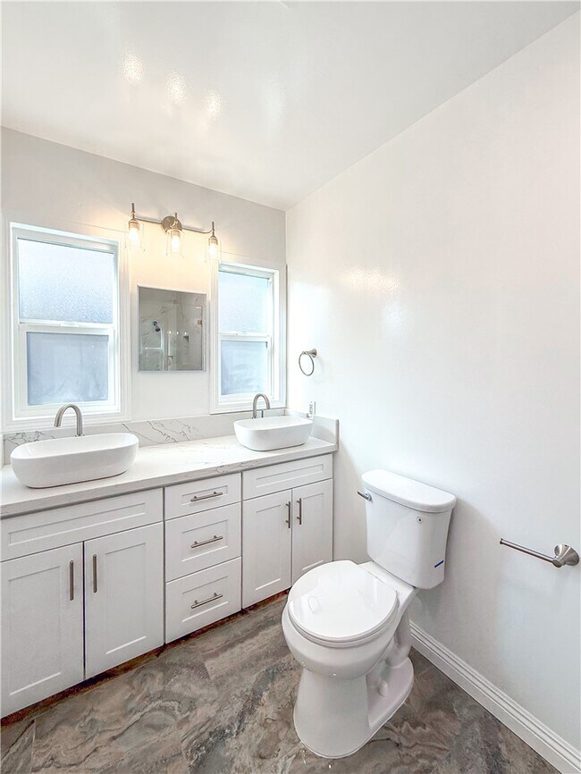 Building Photo - 634 W Mendocino St