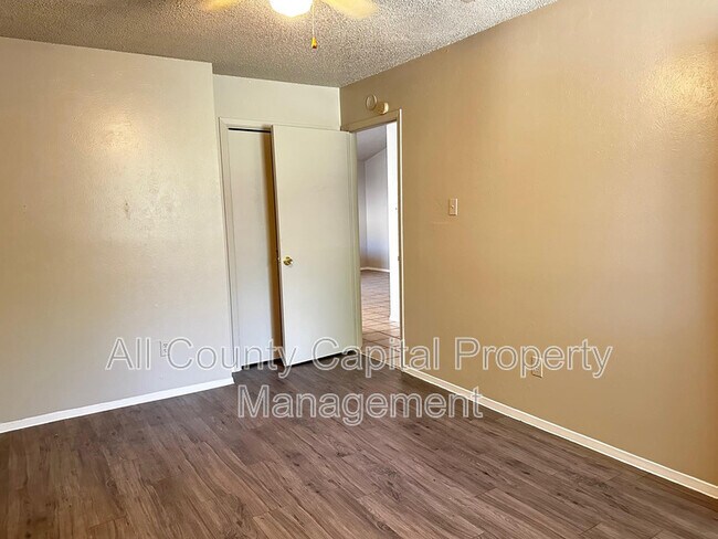 Building Photo - 1102 Hickory Grove Dr