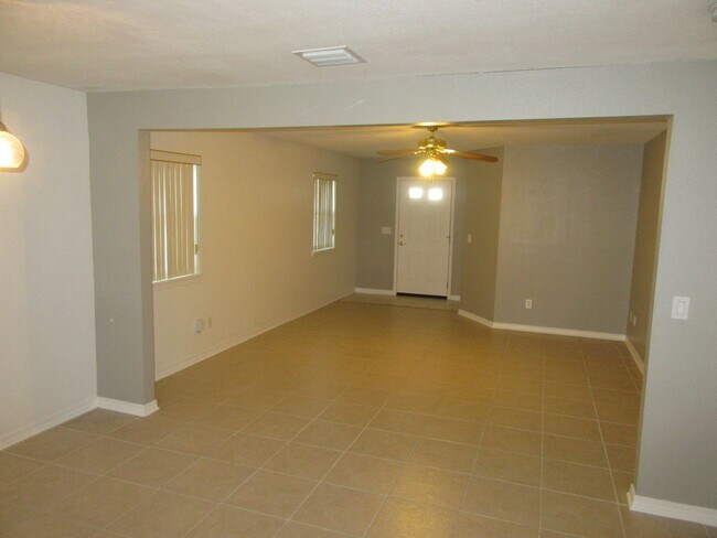 Building Photo - 3115 Meadow St