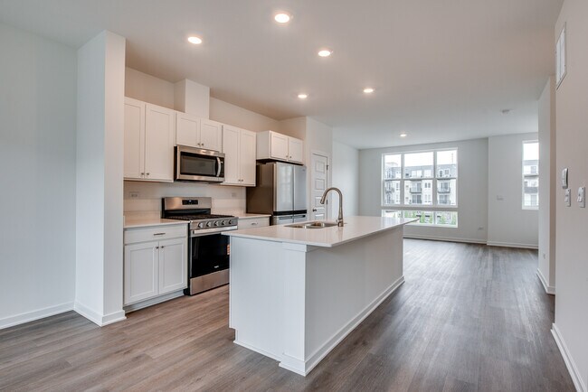 Building Photo - 382 Summit Cir