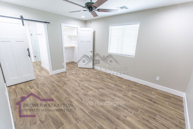 Building Photo - 2324 W Mobile Ln