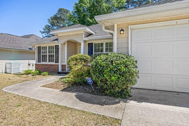 Building Photo - 2056 Sylvan Lake Dr