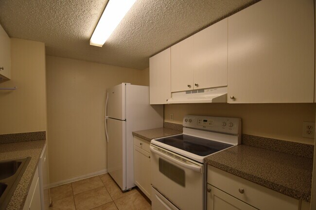 Building Photo - 3421 Winkler Ave