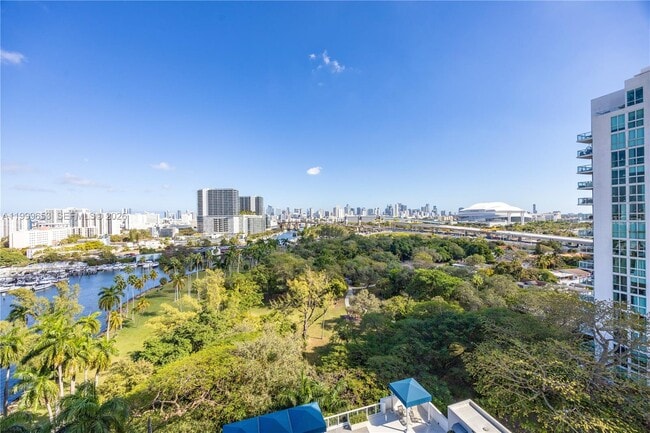 Building Photo - 1861 NW S River Dr