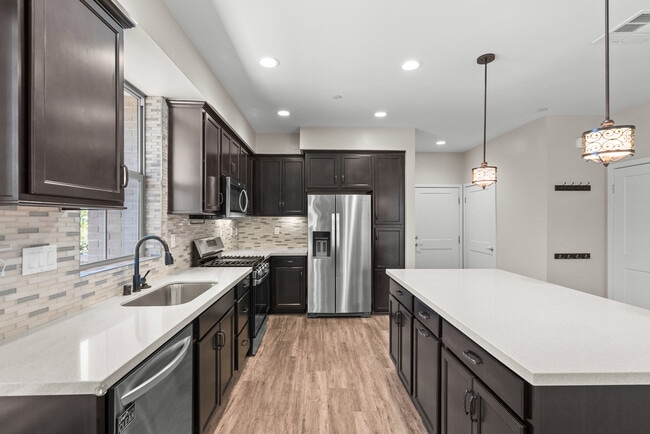 Building Photo - 105 Red Brick Dr
