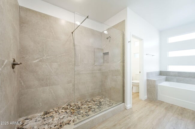 Building Photo - 225 N Pleasant Dr