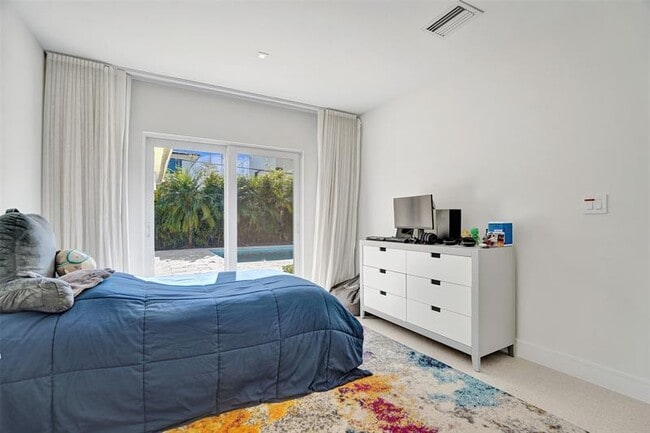 Building Photo - 2514 Yacht Club Blvd