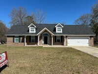Building Photo - Available Now! 3 Bedroom/2 Bath in Effingh...