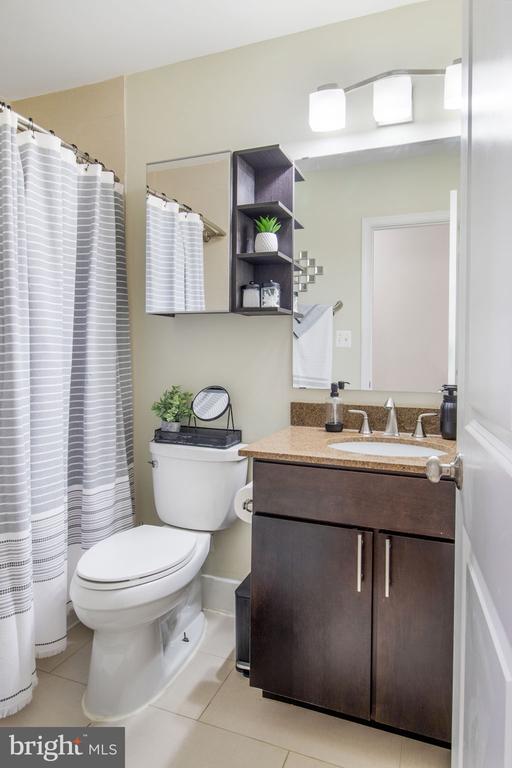 Building Photo - 417 18th St NE