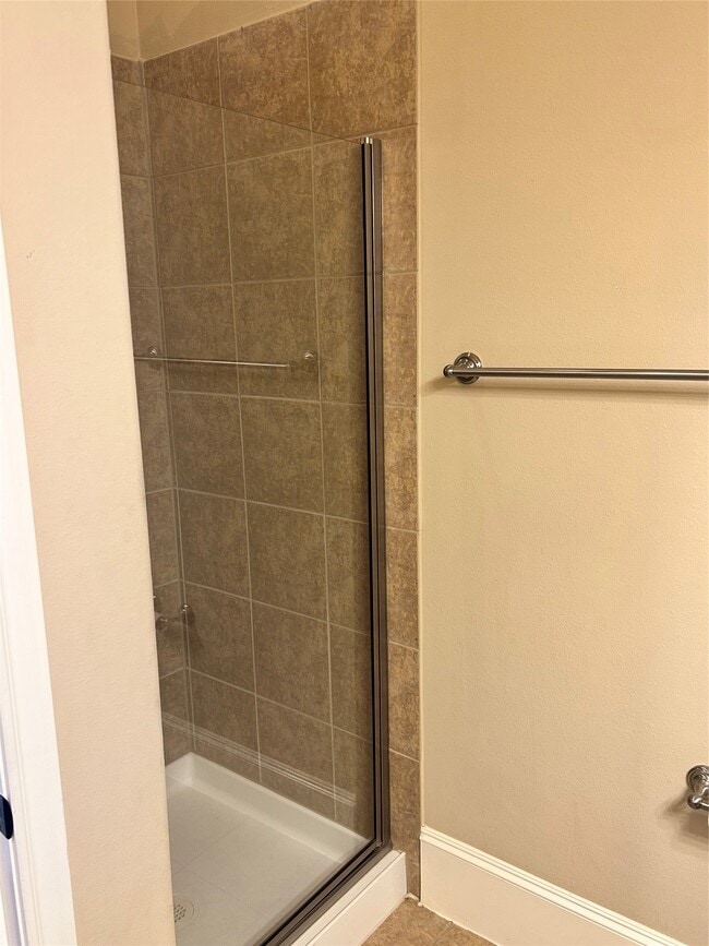 Building Photo - 1049 W 22nd St