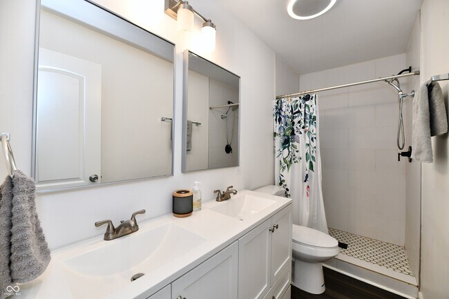 Building Photo - 1924 Mansfield St