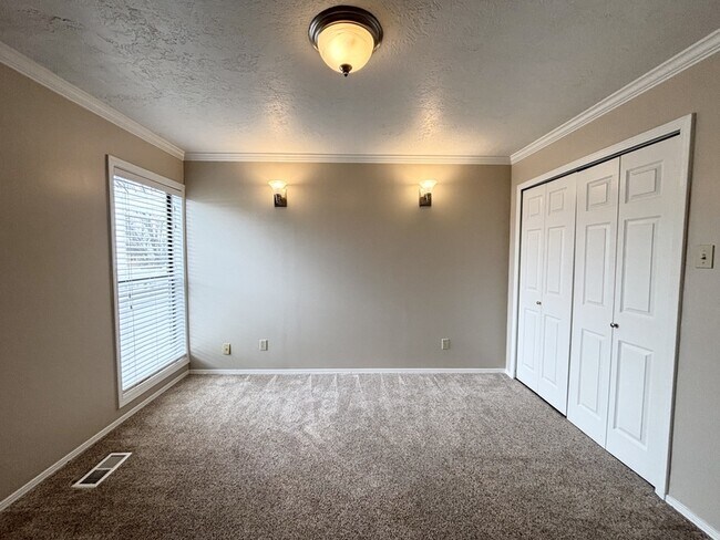 Building Photo - 1201 E 5600 S