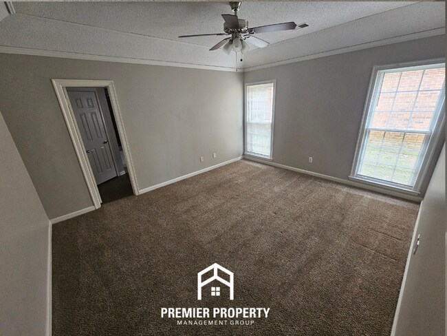 Building Photo - Spacious 3BR/2BA Home in 38115 | Vaulted Ceilings, 2-Car Garage & Back Deck